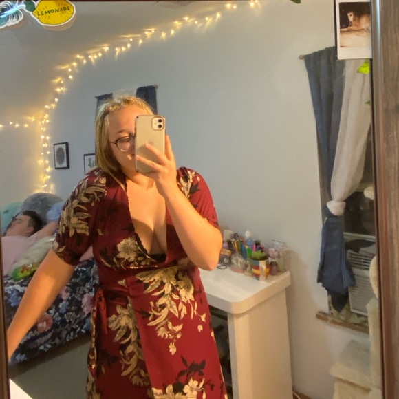 Red Floral Wrap-Dress - Picture 4 of 5